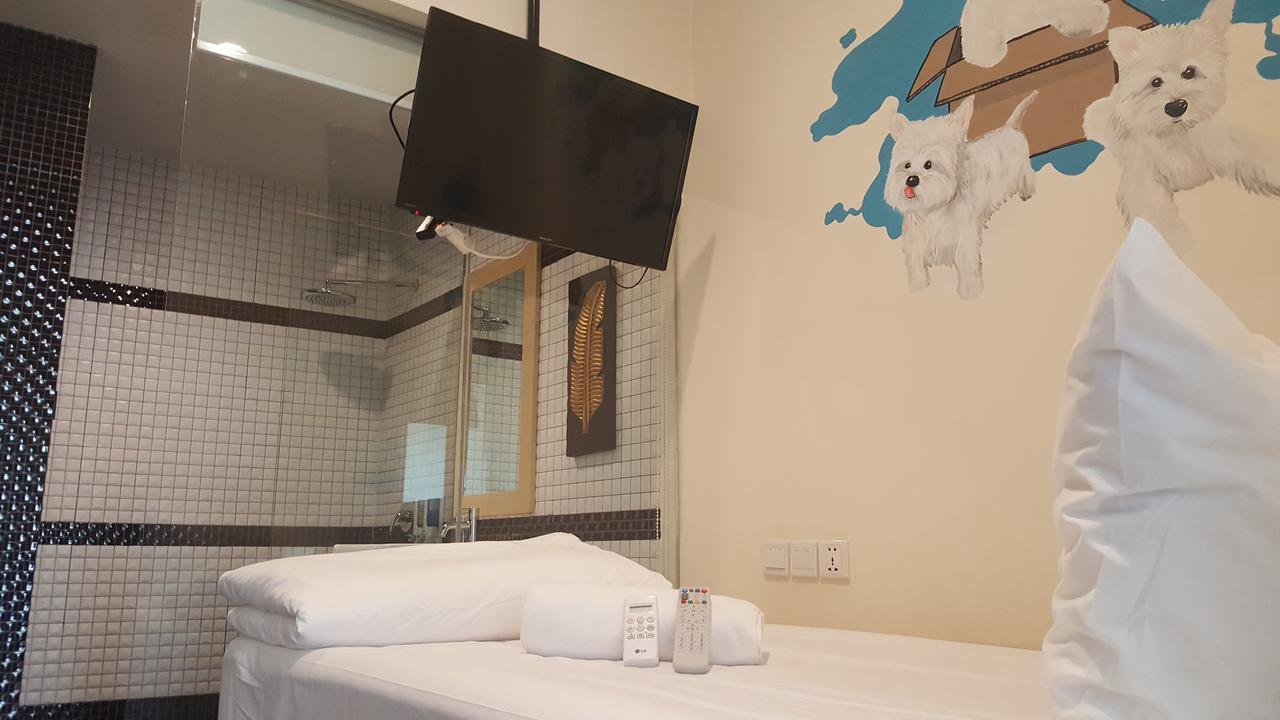 Pod House Makassar Hostel Buitenkant foto